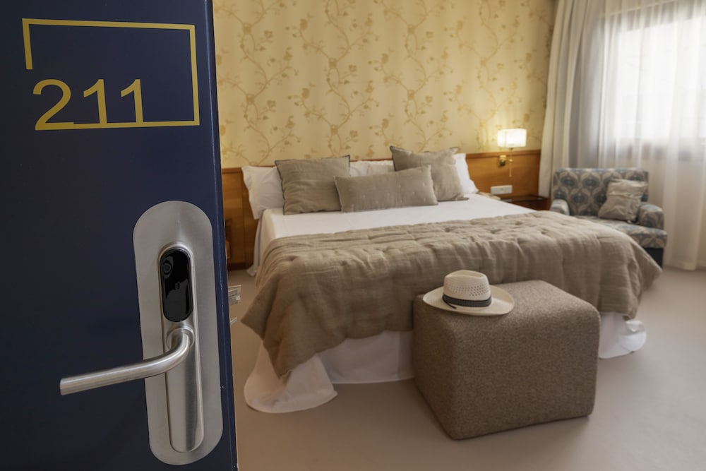 Comfort Room - Photo 1