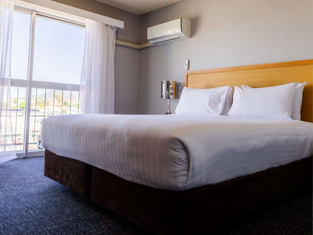 Executive Room, 1 King Bed, Non Smoking, Balcony photo 1