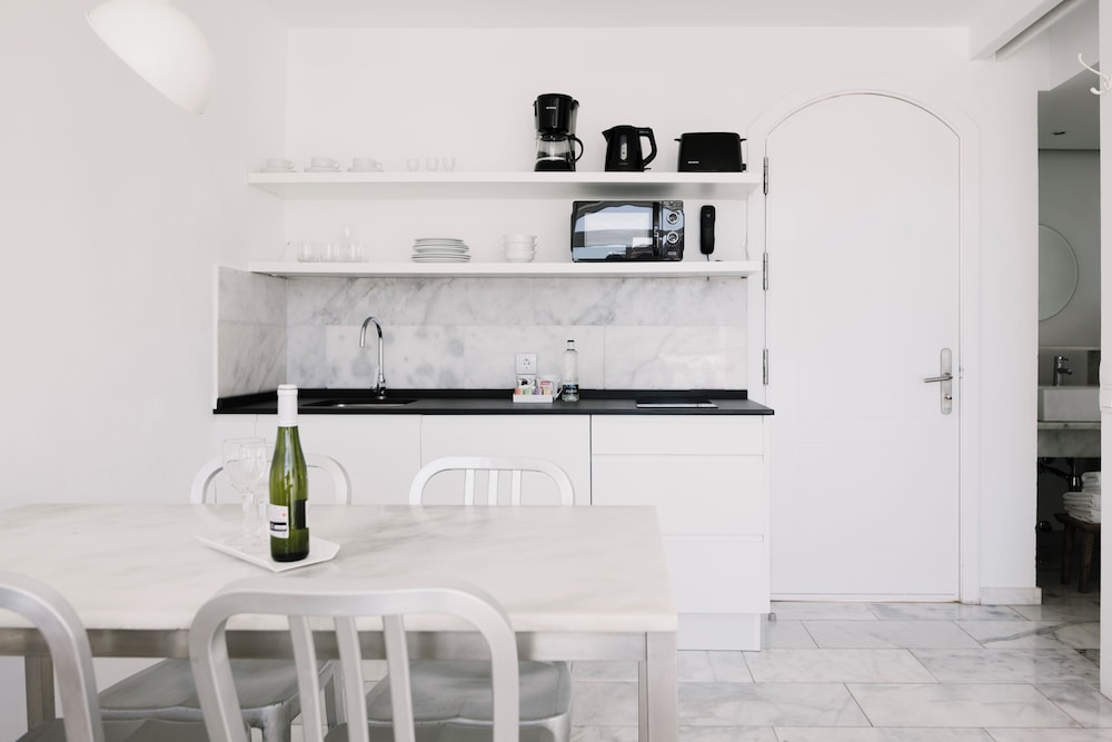 Standard Apartment, Terrace, Partial Ocean View (1 Adult)