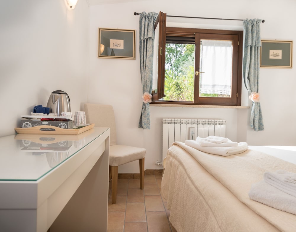 Premium Twin Room, 1 Double Bed, Private Bathroom, Valley View (Camera Luna 5) photo 3