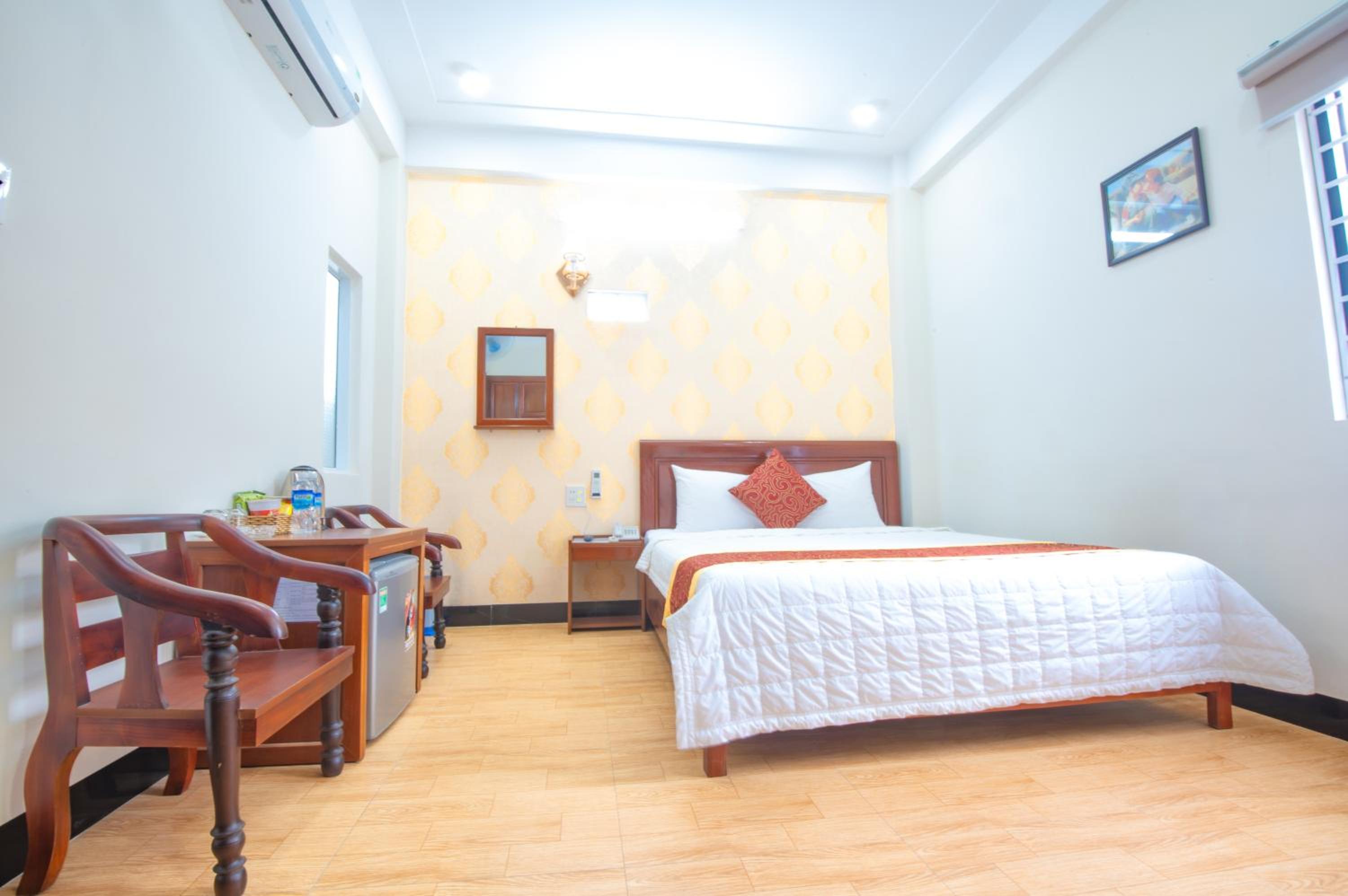 Deluxe Room (2 Adults + 1 Child) - Photo 5