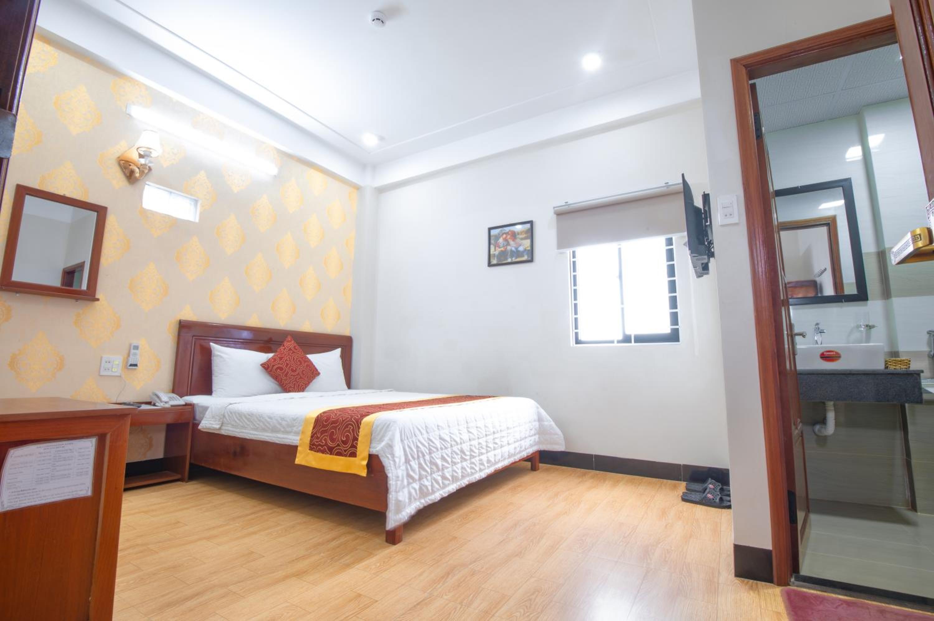 Deluxe Room (2 Adults + 1 Child) - Photo 7