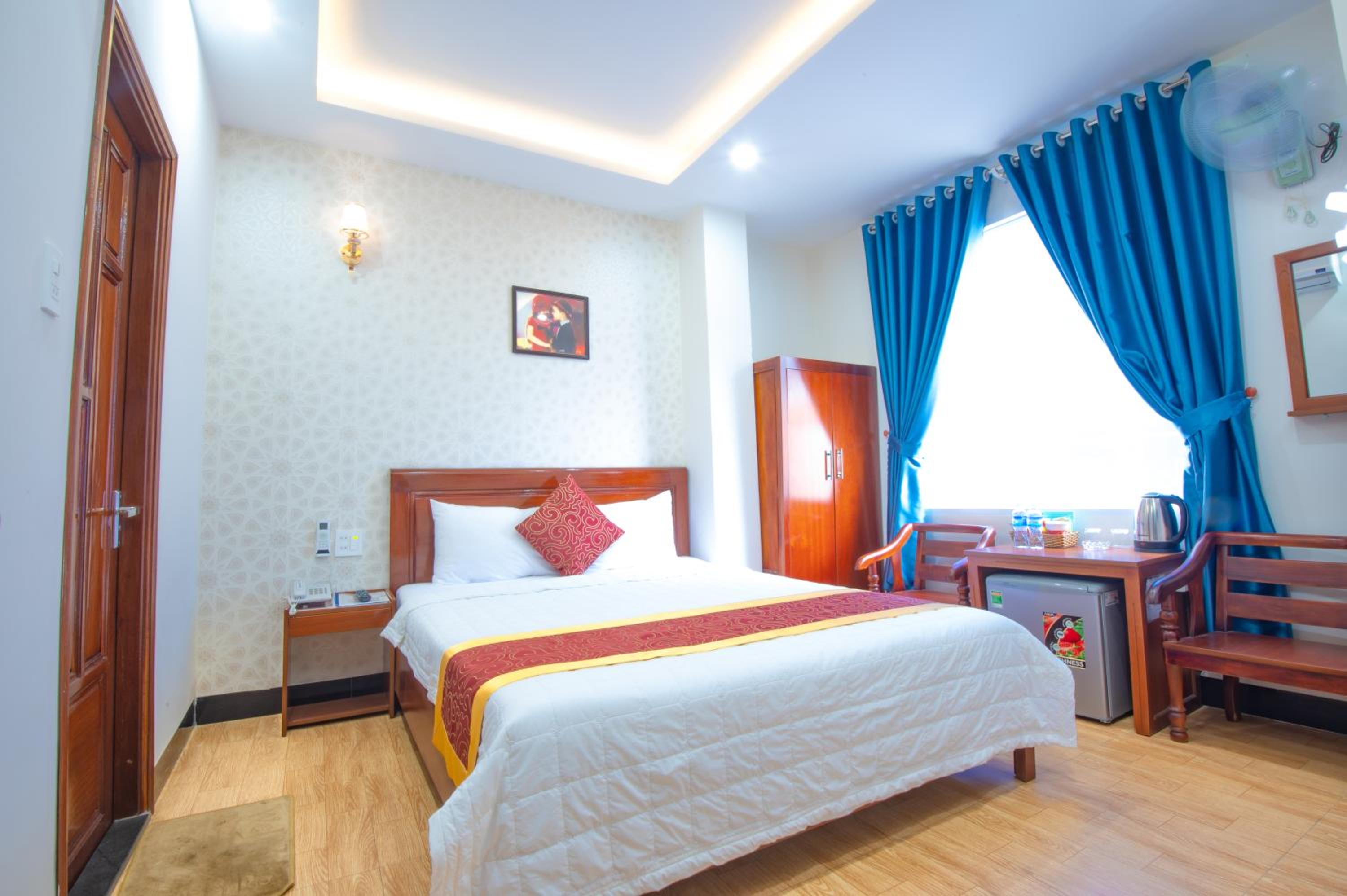 Deluxe Room (2 Adults + 1 Child) - Photo 3