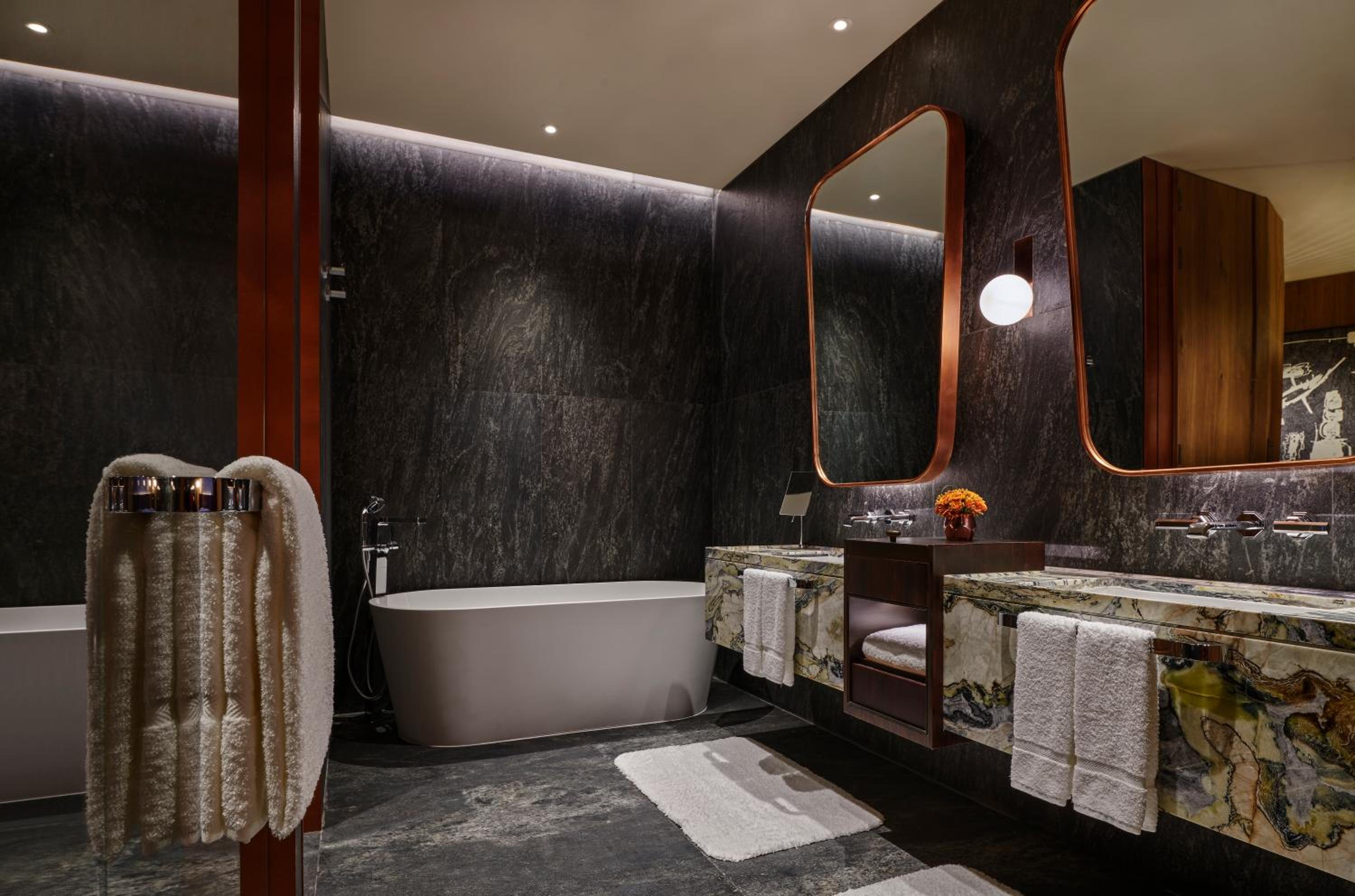 Suite - Photo 4