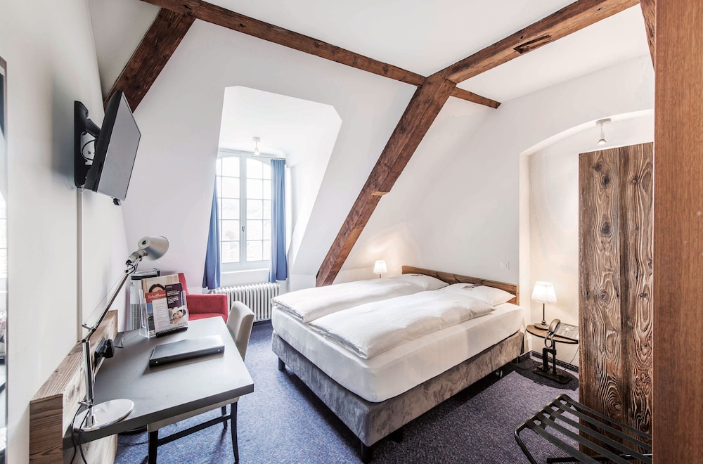 Standard Room, 1 Queen Bed