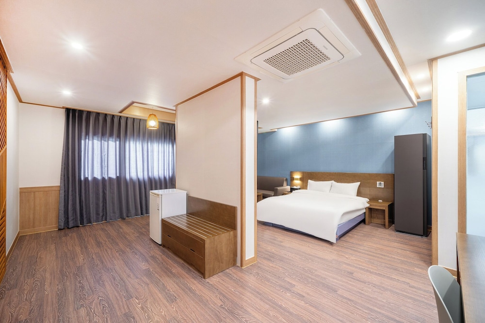 Suite A photo 3