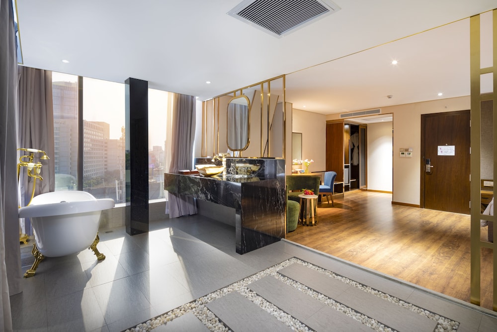 Junior Suite City View - Free Minibar & Afternoon Tea photo 1