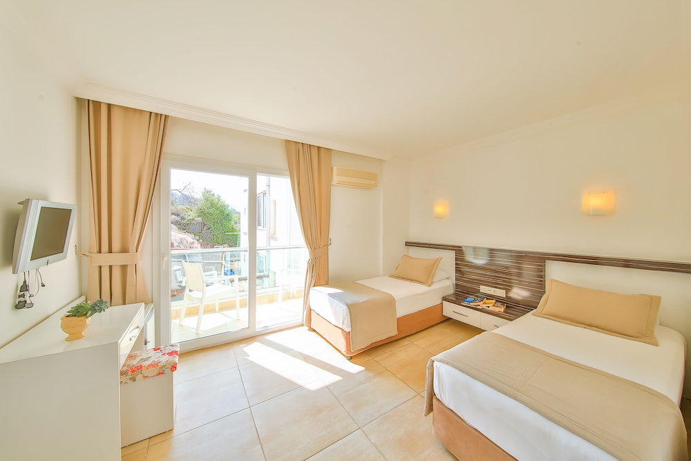 Twin Room, Partial Sea View photo 1