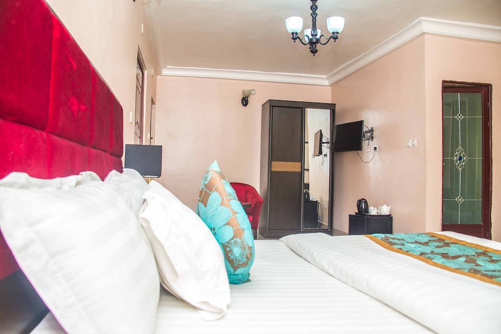 Deluxe Room, 1 King Bed photo 1