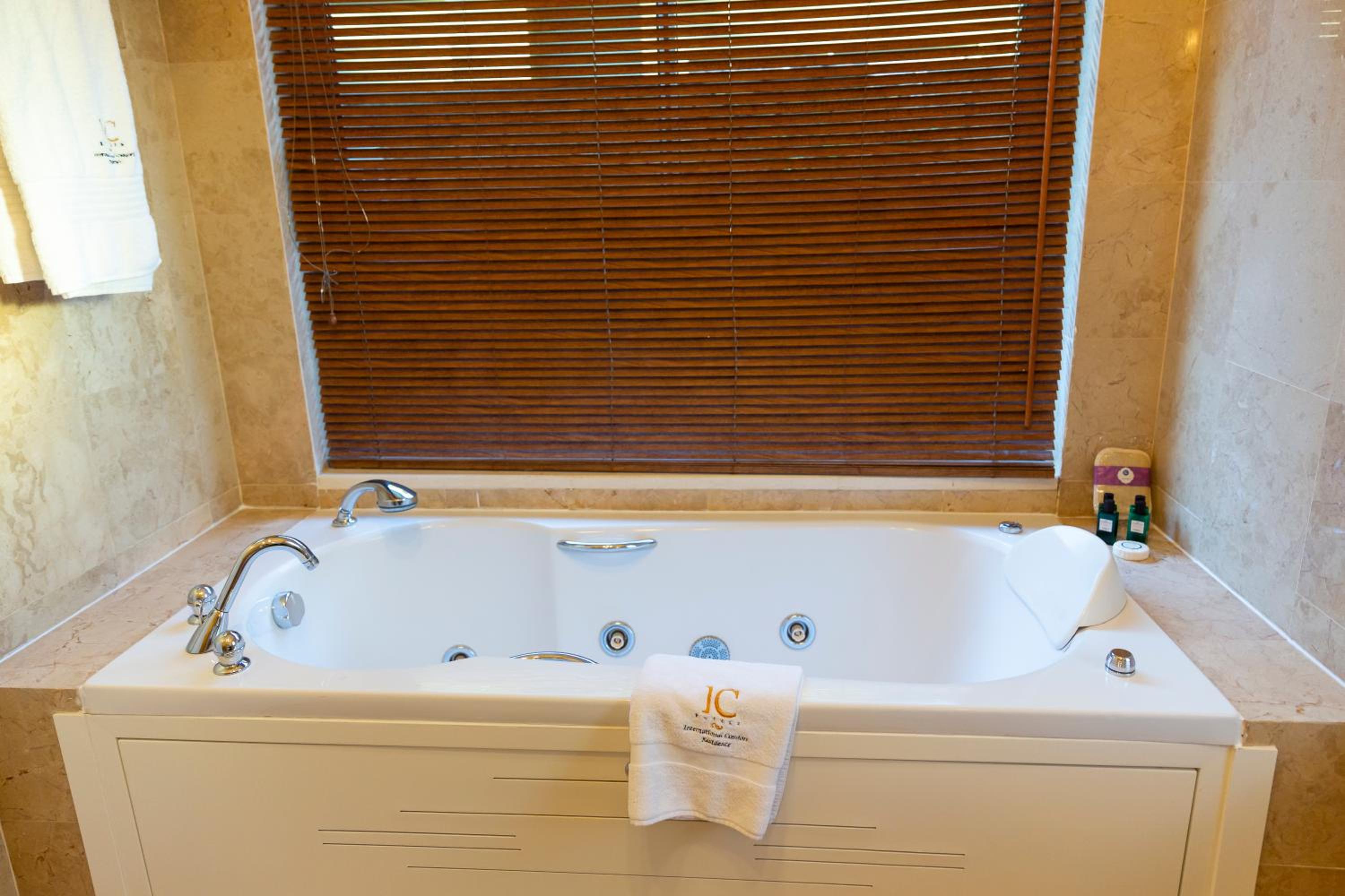 Bali Villa with Private Pool (2 Adults + 3 Children) photo 3