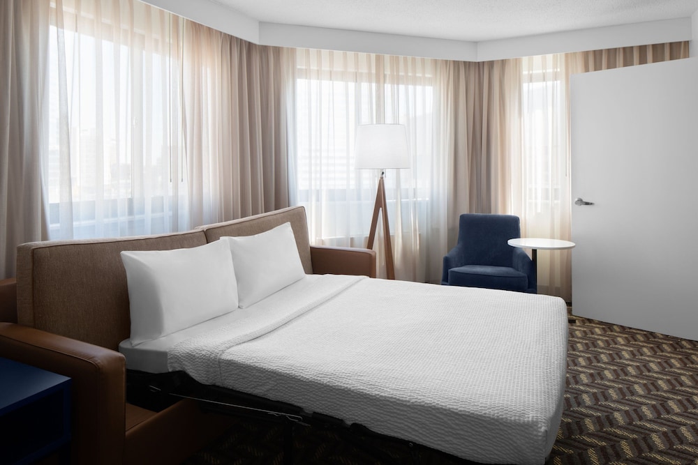 Suite, 1 Bedroom - Photo 2