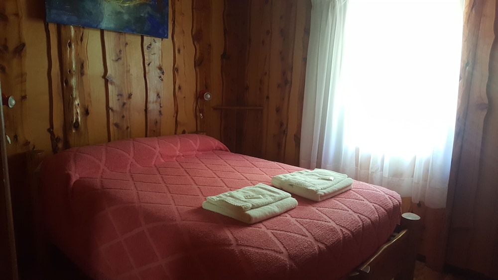 Traditional Cabin, 2 Bedrooms photo 1