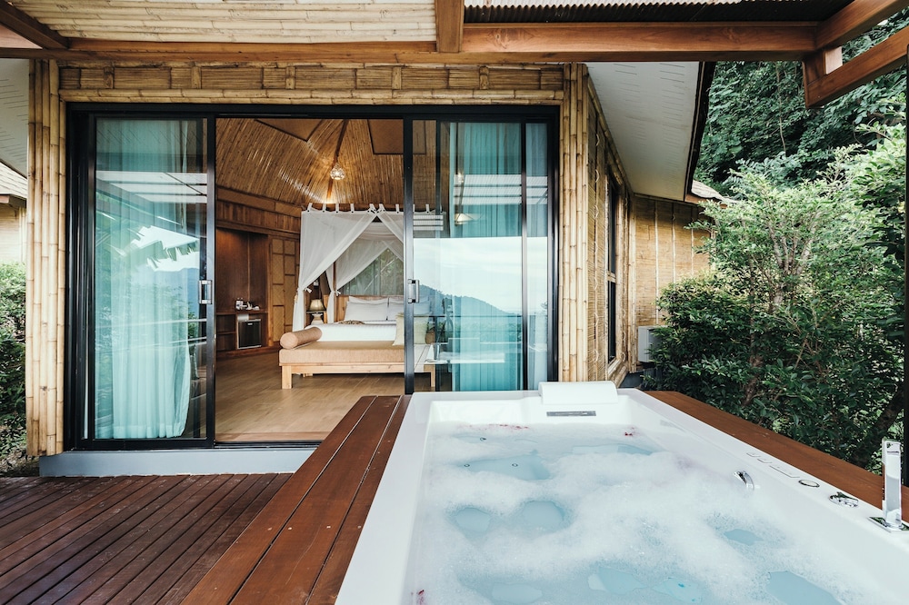 Jacuzzi Villa photo 2