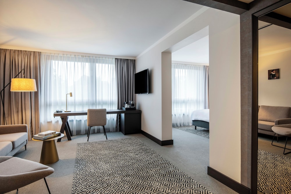 Junior Suite, 1 King Bed with Sofa bed, Balcony, City View