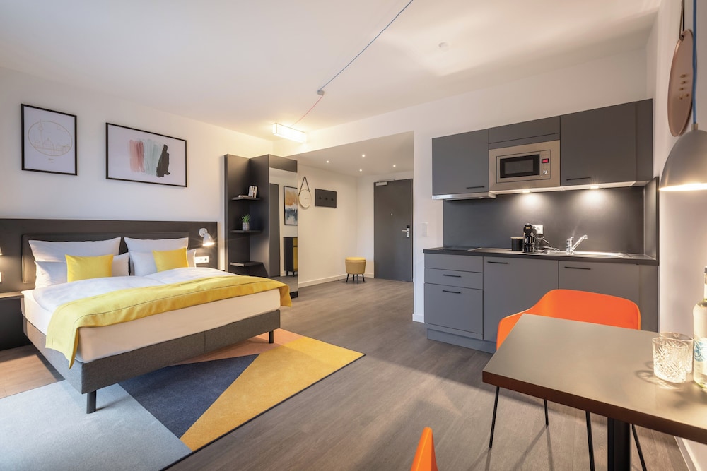 Studio Suite - Photo 11