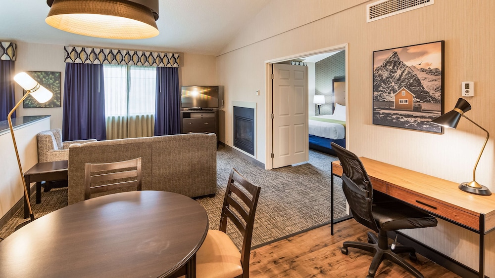 Suite, 2 Queen Beds, Non Smoking, Fireplace photo 3