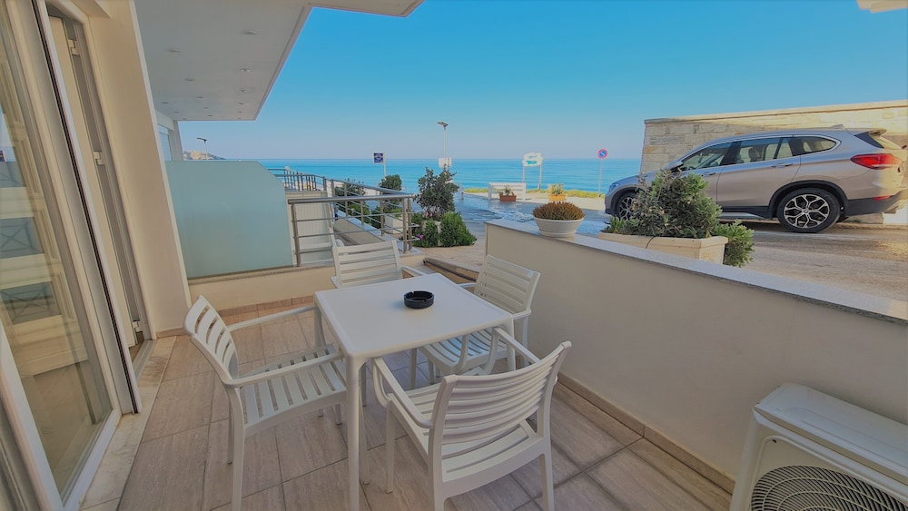 Family Apartment, 2 Bedrooms, Terrace, Sea Facing (Celosia) photo 3