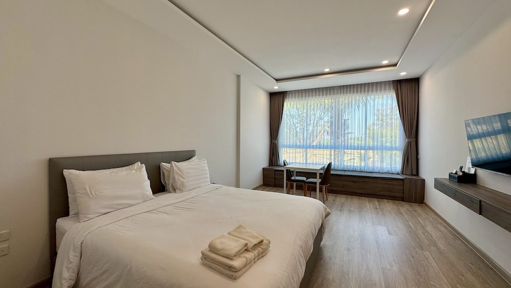 Premier Room, 1 King Bed, Park View photo 3