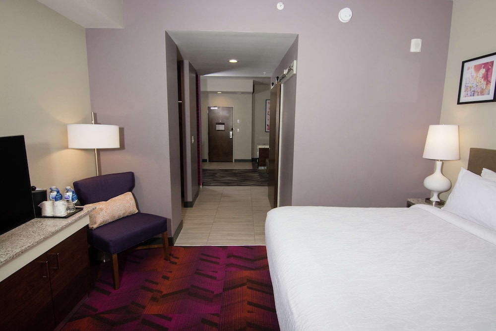 Junior Suite, 1 King Bed, Non Smoking photo 3