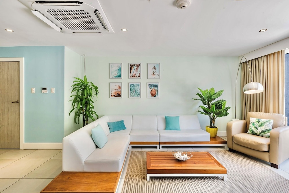 Family Condo, 3 Bedrooms, Beachside photo 1