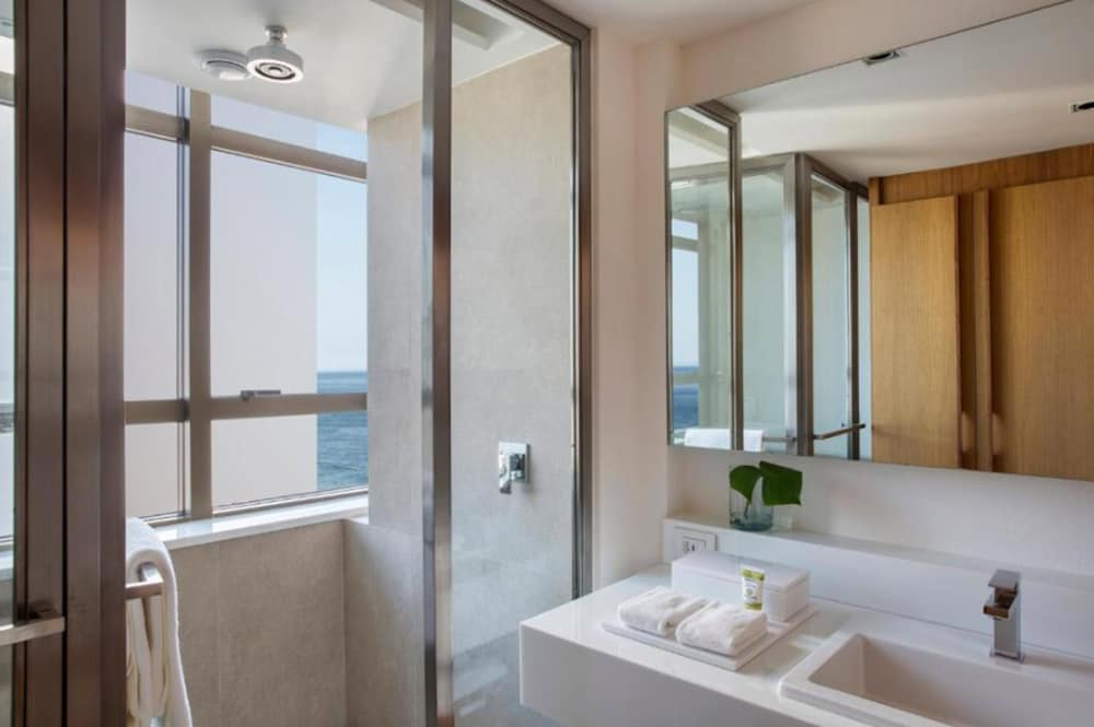 The Room, 1 Queen Bed, Partial Ocean View - Photo 5