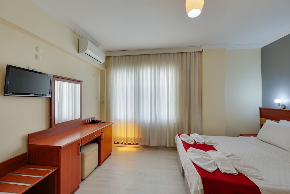 Standard Double or Twin Room, Pool View photo 2
