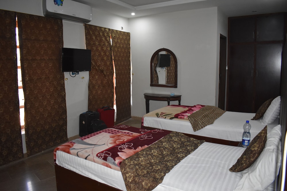 Deluxe Room, 1 King Bed photo 1