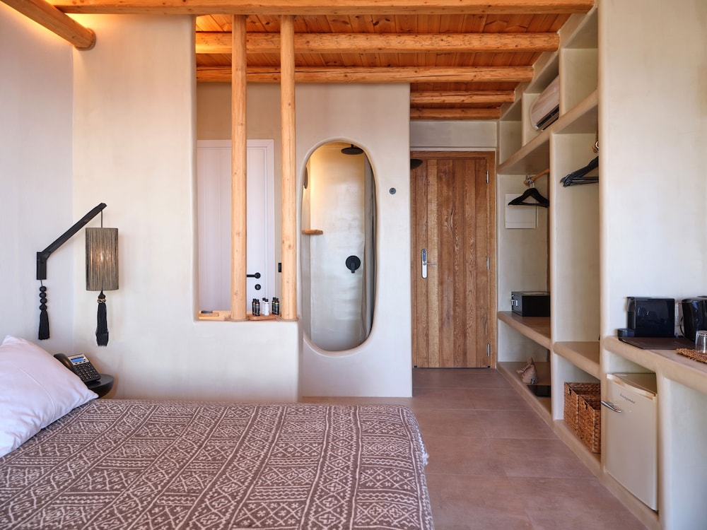 Suite, Sea View (Cave)