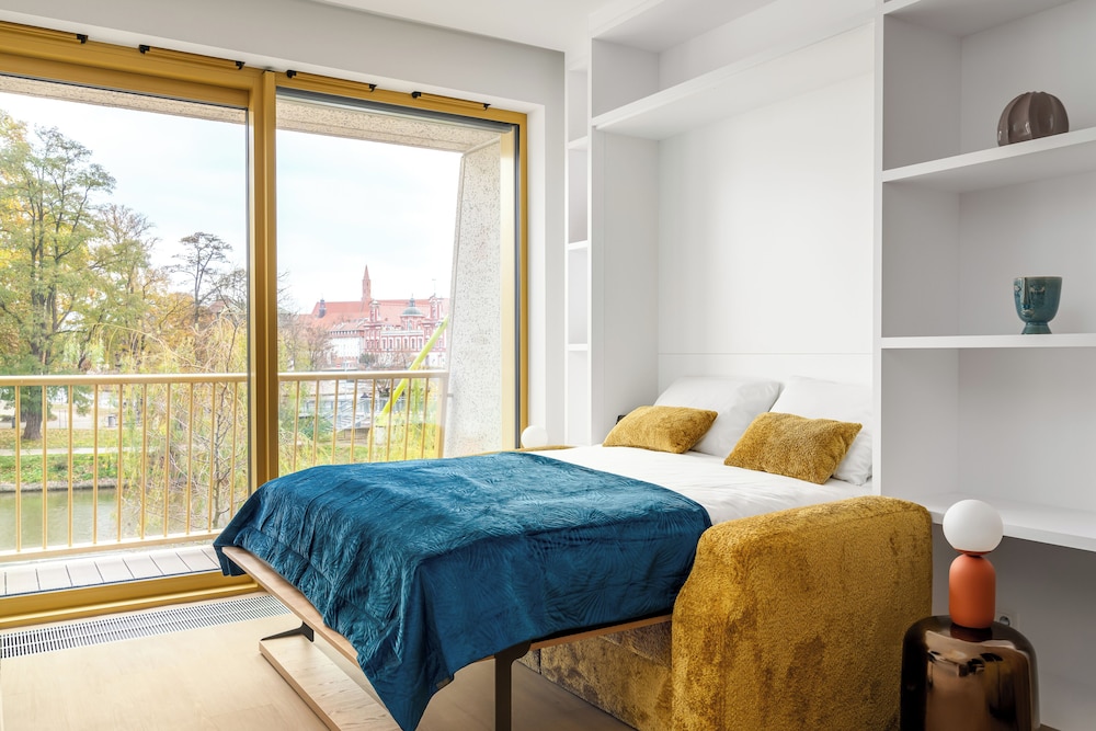Studio with balcony and river view photo 1