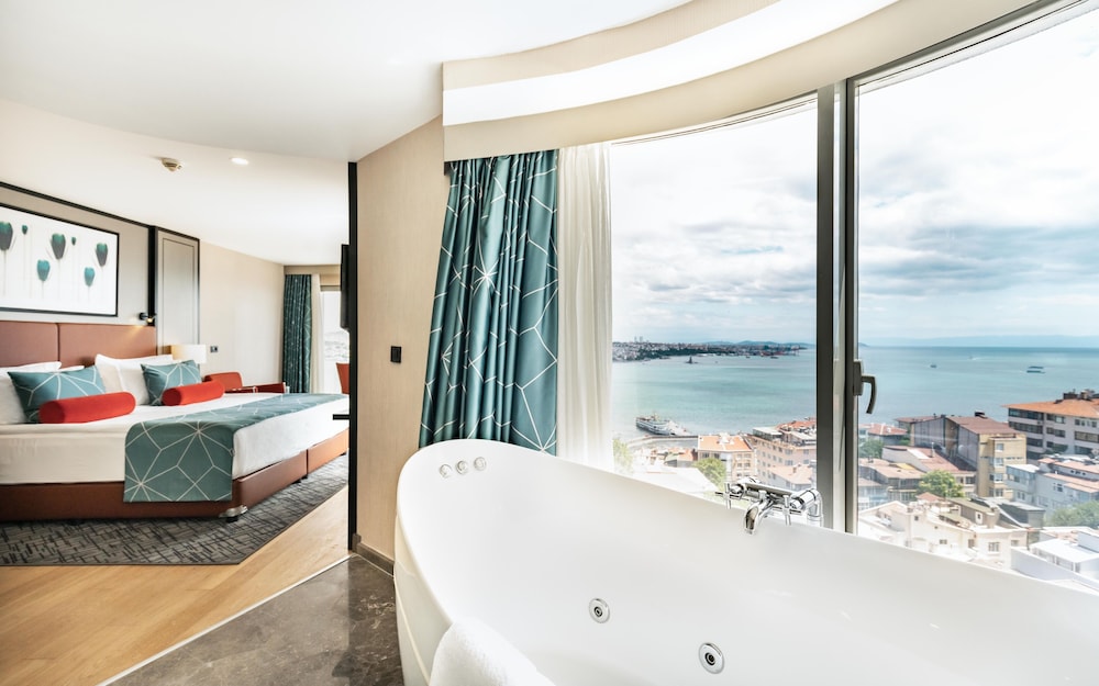 Honeymoon Double Room, Jetted Tub, Sea View photo 1