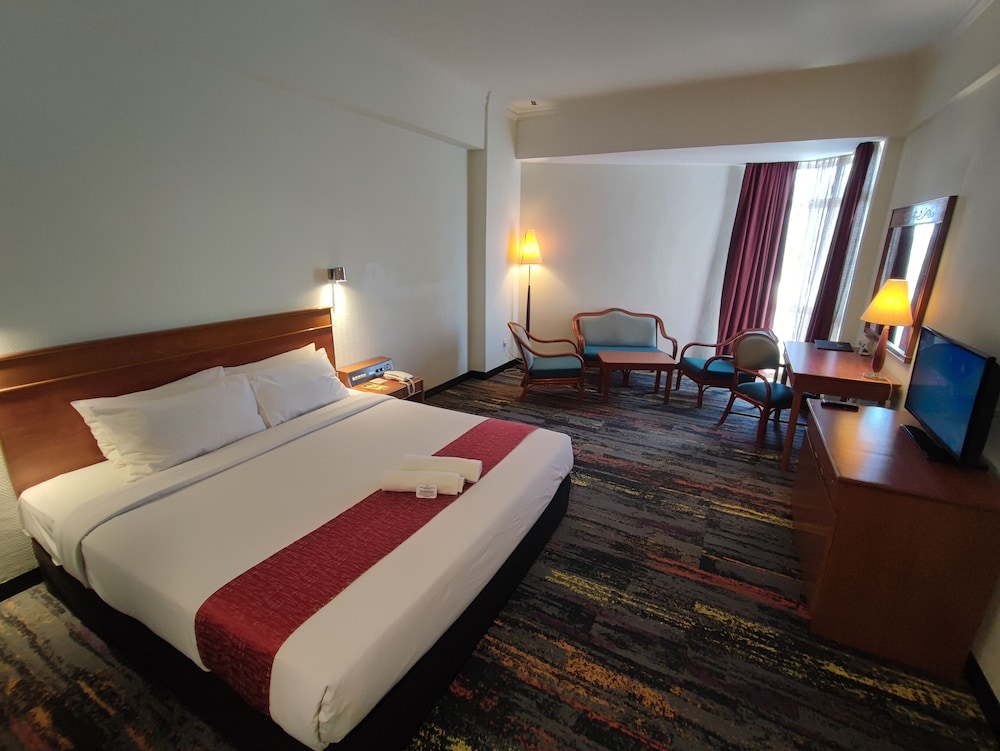 Deluxe Double (Newly refurbished Shower/ Bathroom area and new carpet flooring)