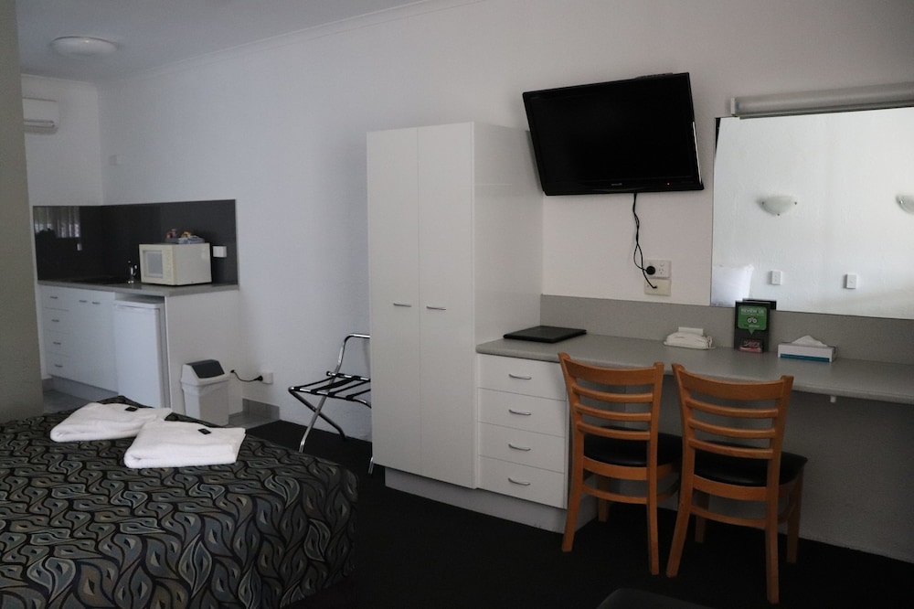 Executive Suite, 1 Bedroom, Non Smoking, Kitchenette photo 2