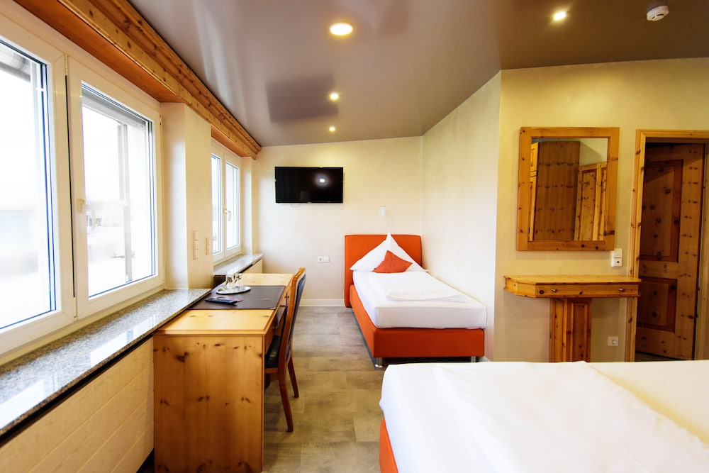 Standard Triple Room photo 3