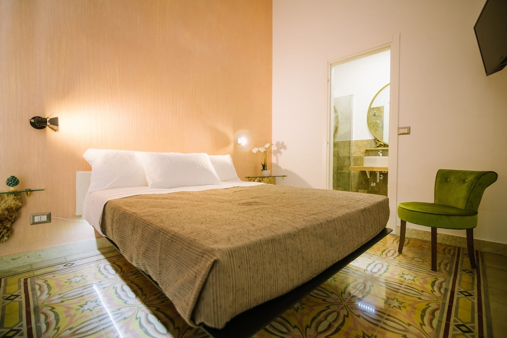 Luxury Suite, City View (Regina Elena)