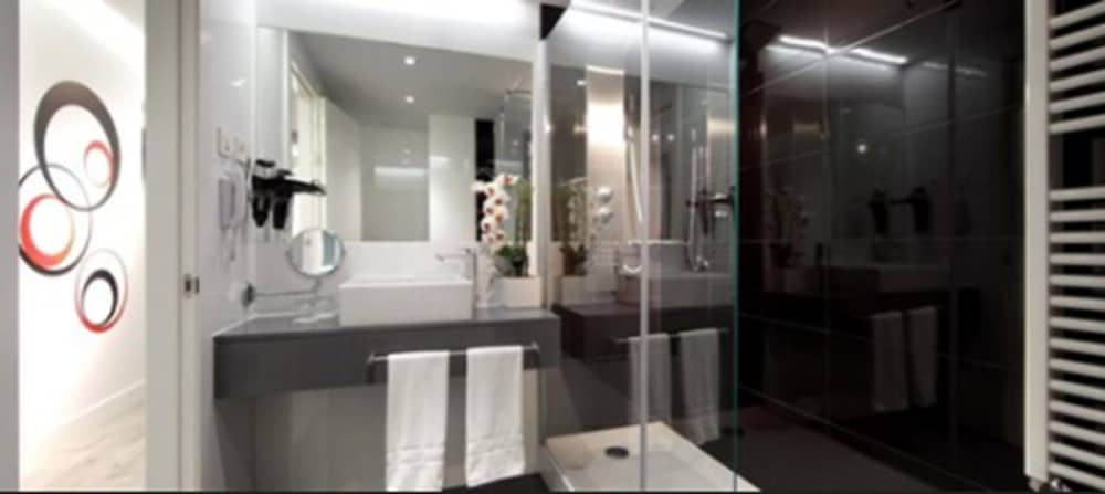 Superior Double Room, Terrace thumbnail 5