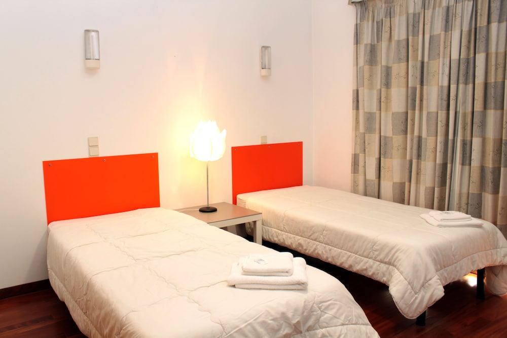 Twin Room, 2 Twin Beds, Non Smoking, Shared Bathroom