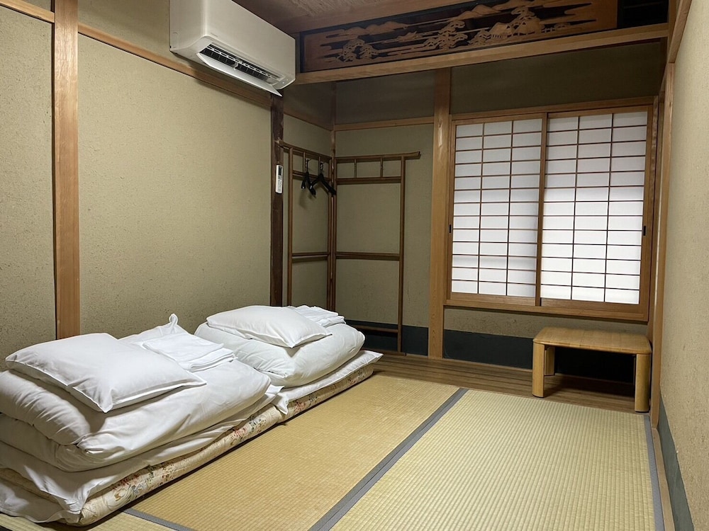 Twin Room with Private Bathroom (2 Persons), Non Smoking photo 2