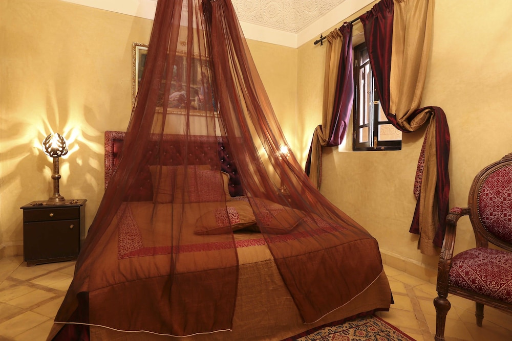 Honeymoon Suite - Photo 2