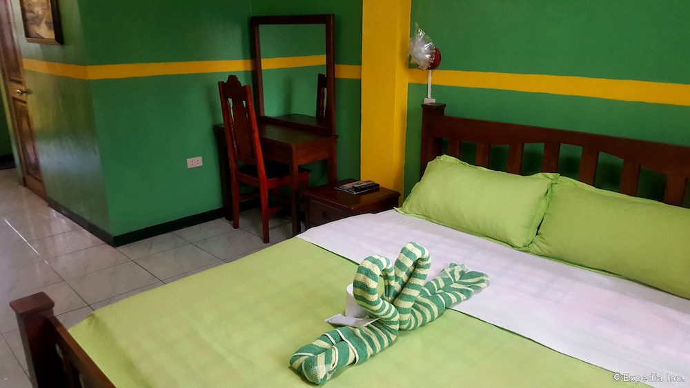 Deluxe Room, 1 Queen Bed photo 3