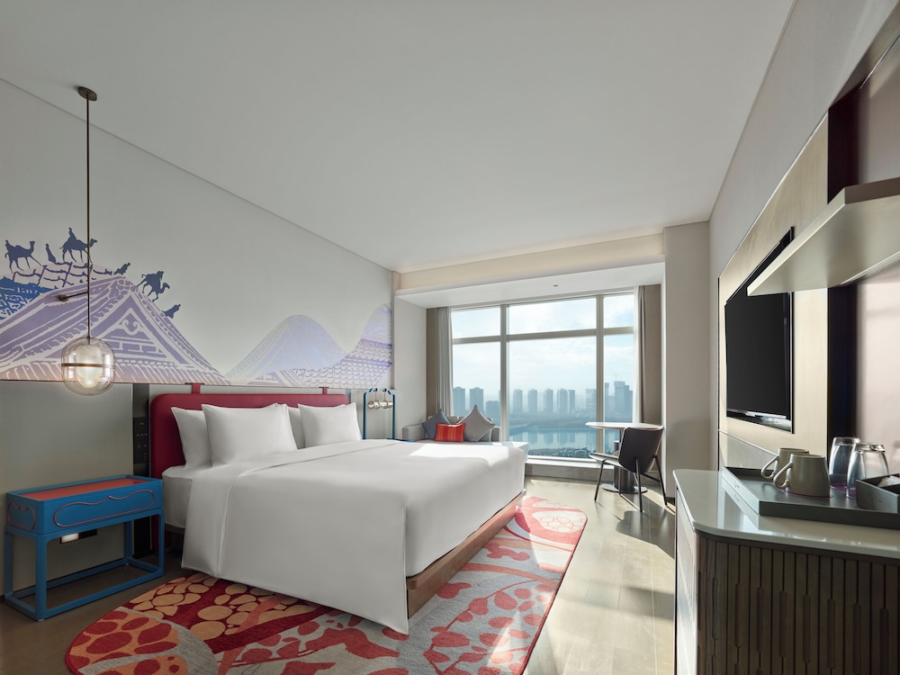 Room, 1 King Bed, River View