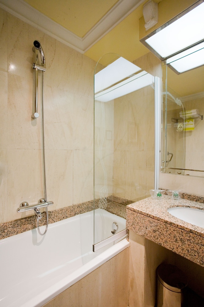 Double Room - Photo 18