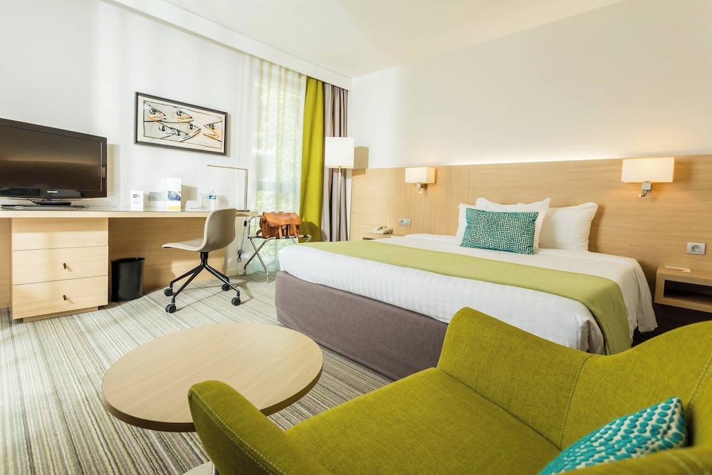 Superior Room, 1 King Bed, Balcony photo 2