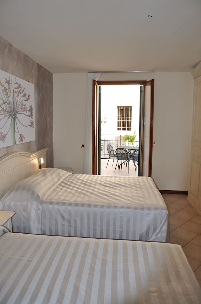 Deluxe Room, Non Smoking, Garden View