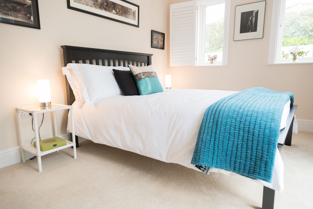 Luxury Double Room, 1 Queen Bed, Accessible, Garden View (Leigh) photo 1