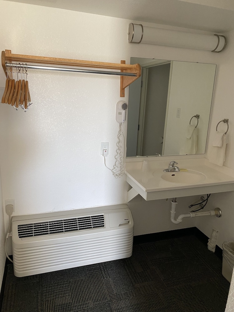 Standard Room, 1 Queen Bed, Accessible photo 1