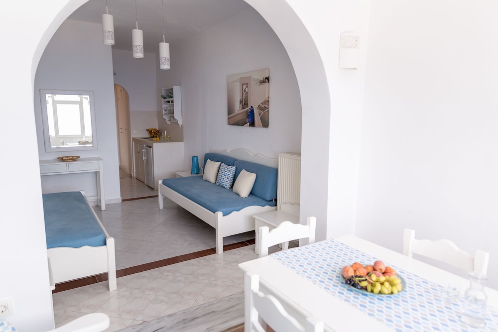Apartment, 1 Bedroom (Caldera View) - Photo 9