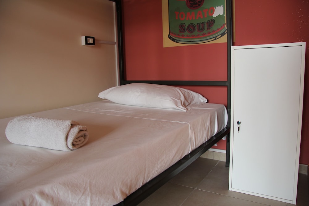 Shared Dormitory, 1 Large Twin Bed