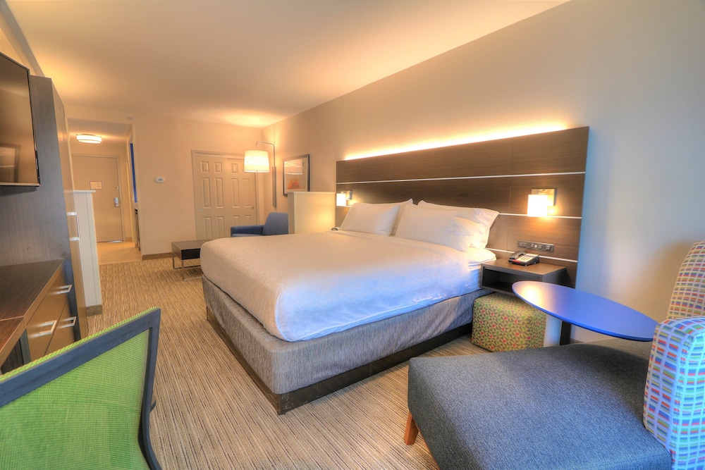 Suite, 1 King Bed (Additional Living Area) - Photo 3