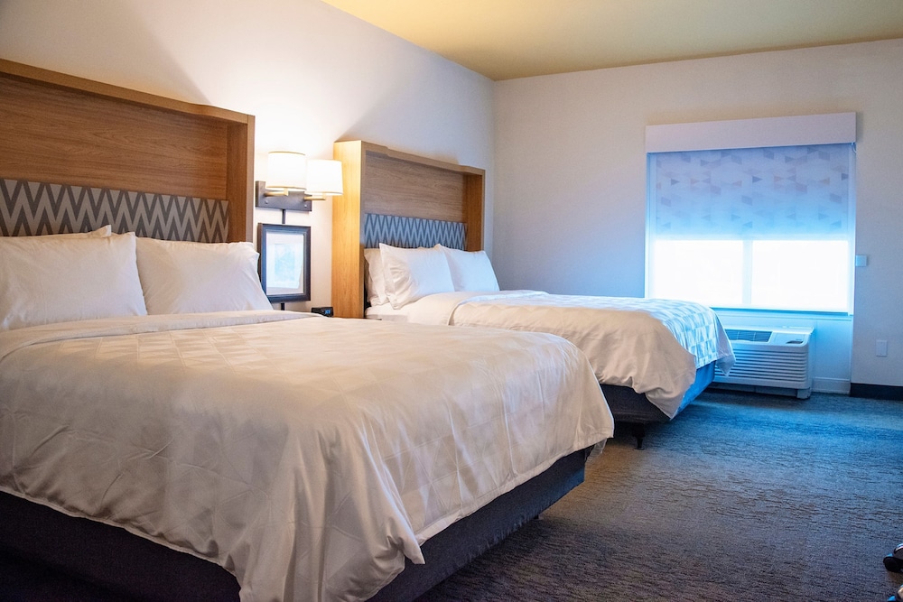 Standard Room, 2 Queen Beds, Accessible (Communication, Mobility Tub) - Photo 2