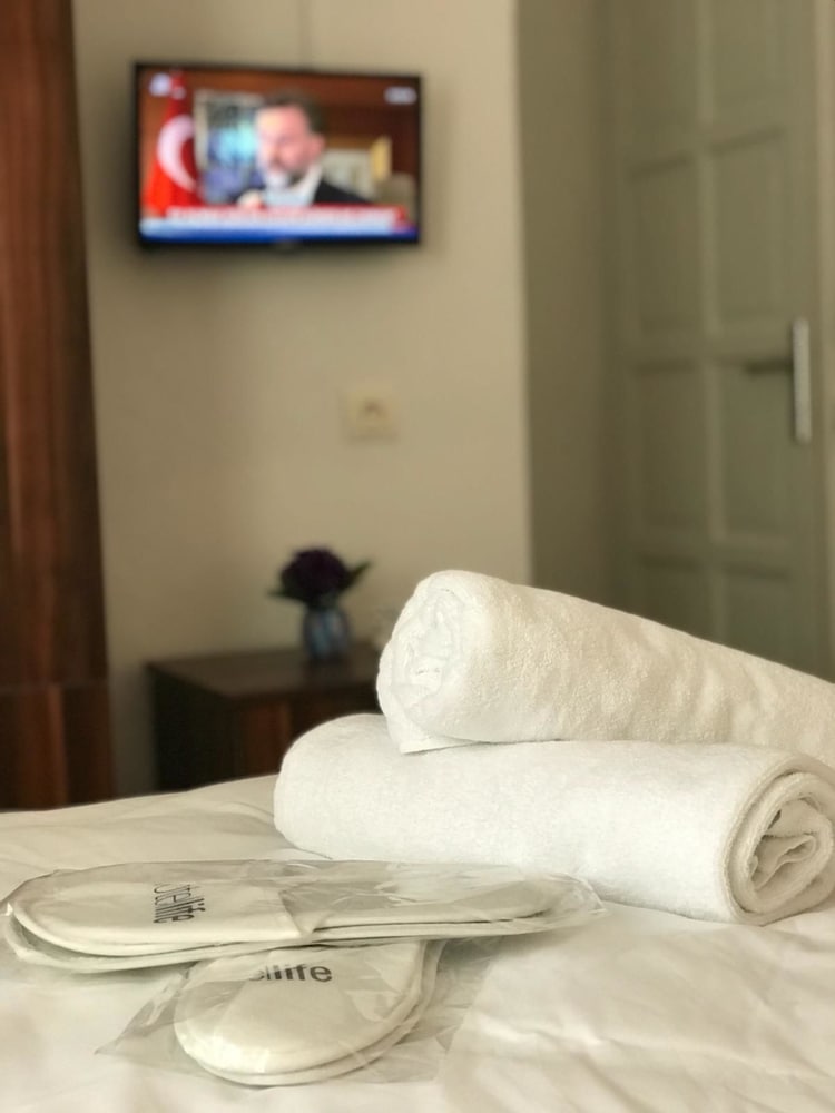 Standard Double Room - Photo 9